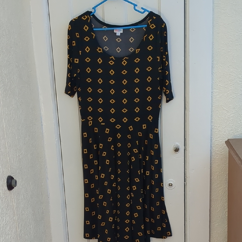 EUC LuLaRoe XL Nicole Black and Gold Geometric Dress